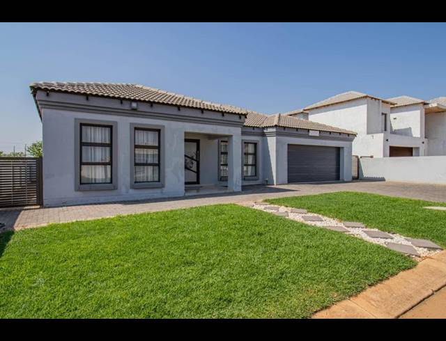 3 BEDROOM HOUSE FOR SALE IN THE ORCHARDS
